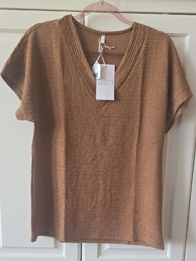 Women's Textured V-Neck Short Sleeve Top - Brown